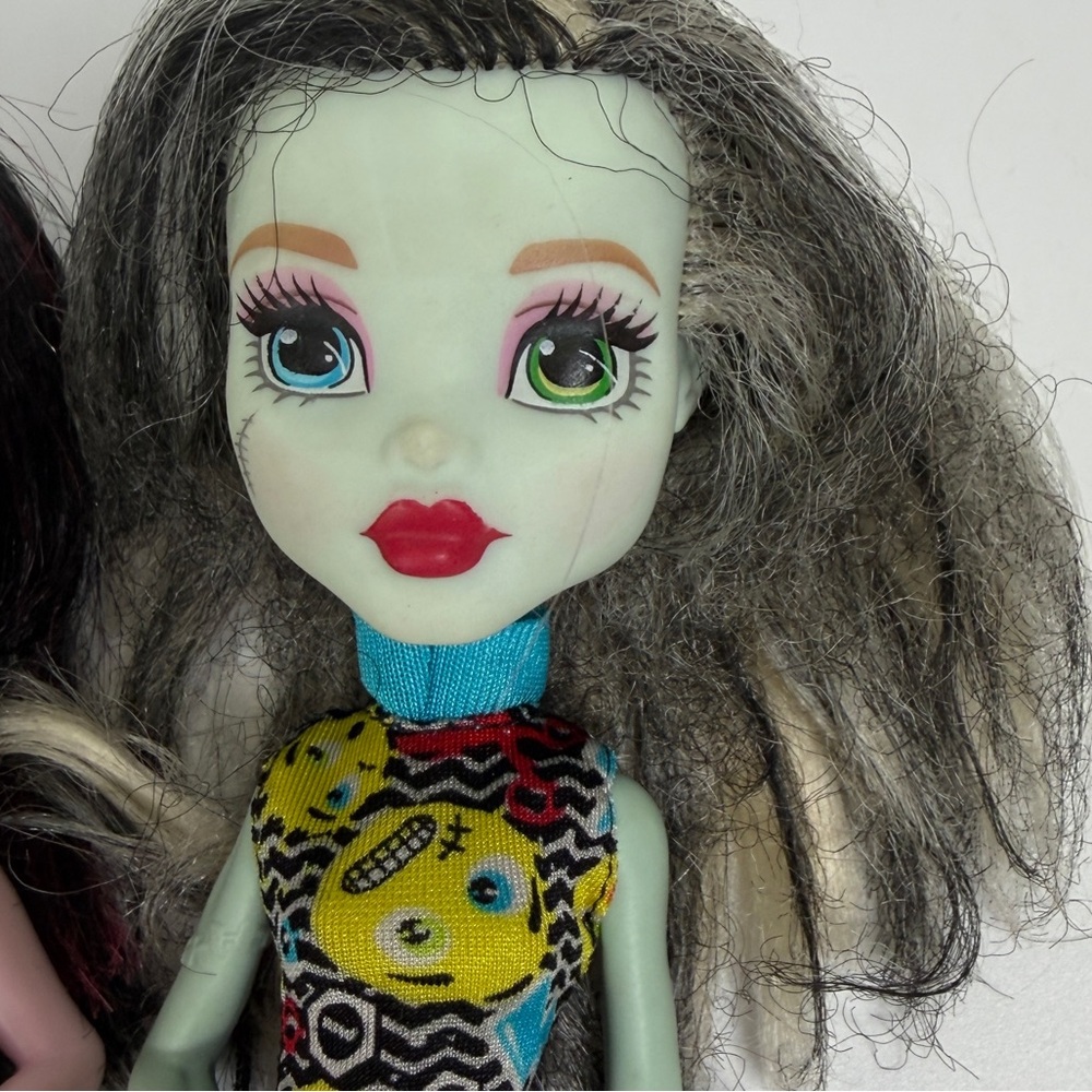 Monster High Draculaura Skull Print Dress & Frankie Stein Emoji Dolls Mattel - Picture 4 of 11